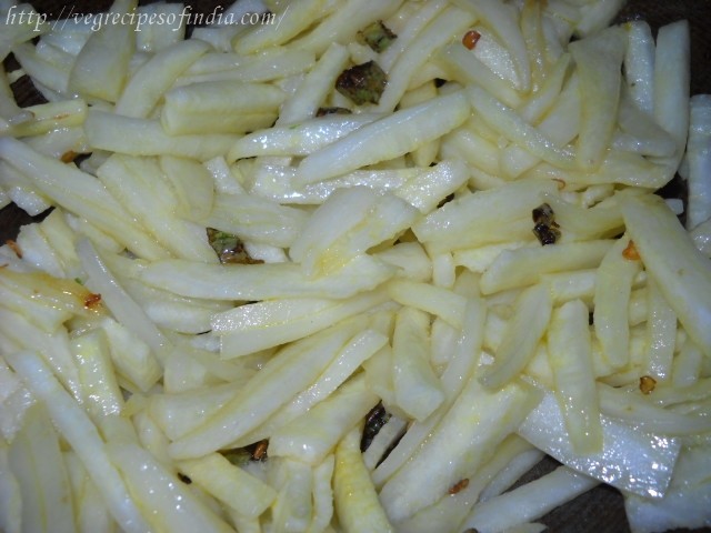 sauting-radish-mooli sauting-radish-mooli