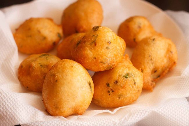 fried mix dal vadas placed on kitchen paper towel. 