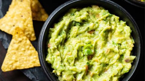 Guacamole Recipe (Simple & Homemade)