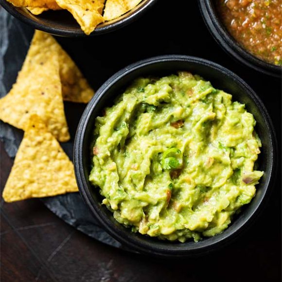 Guacamole Recipe (Simple & Homemade)