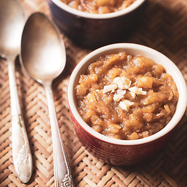 apple halwa in a small bowl.