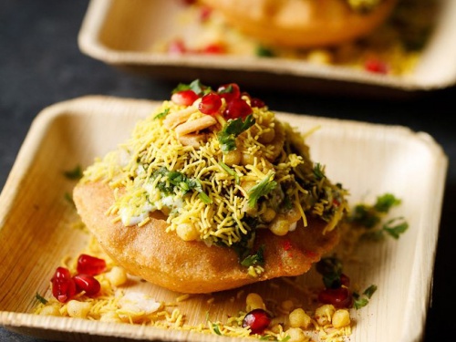 raj kachori in a square plate.