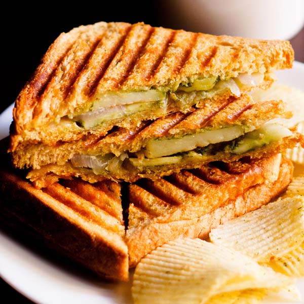 zonsondergang Schrijf op mixer Grilled Sandwich (Street Style Veg Grilled Sandwich) » Dassana's Veg Recipes