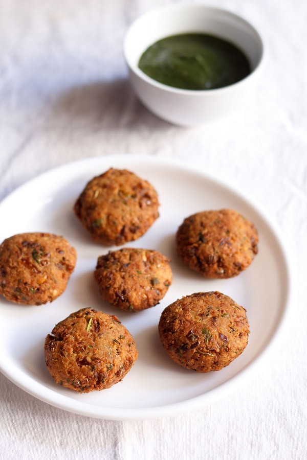 chana vada recipe, how to make safed chana vada, chickpea fritters recipe