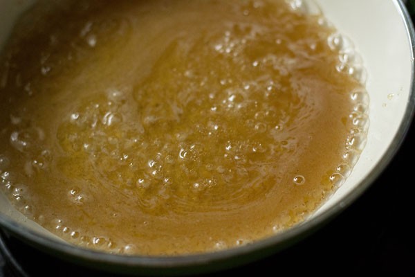 sugar syrup comes to a simmer