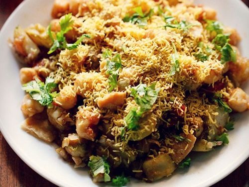 aloo chana chaat on a plate.