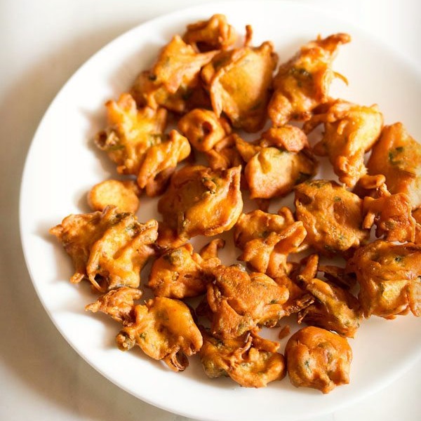 south indian style crisp onion pakoda