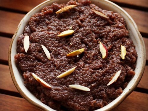 ragi halwa in a bowl.