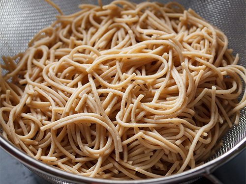 how to cook noodles, how to boil noodles | non sticky boiled noodles recipe