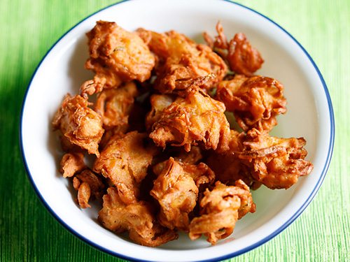 ulli vada in a bowl.