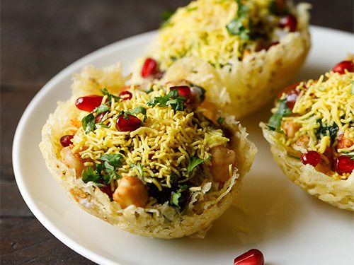 katori chaat on a plate.