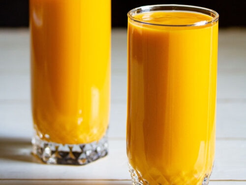 mango juice glass