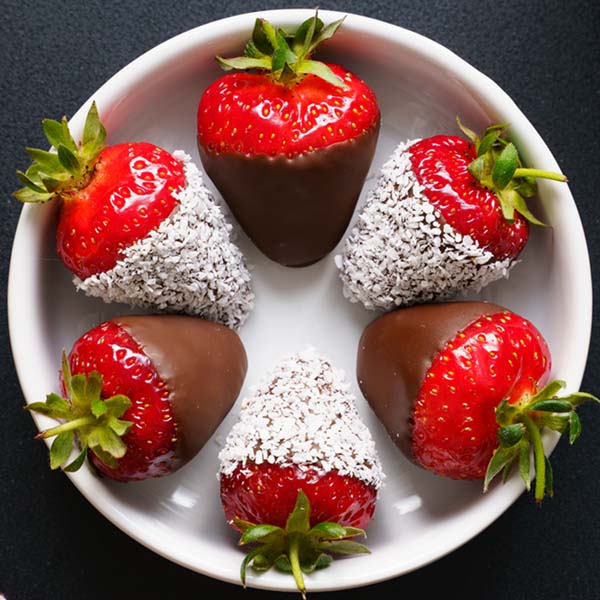 Chocolate Covered Strawberries (3 Ingredient Recipe with Video)