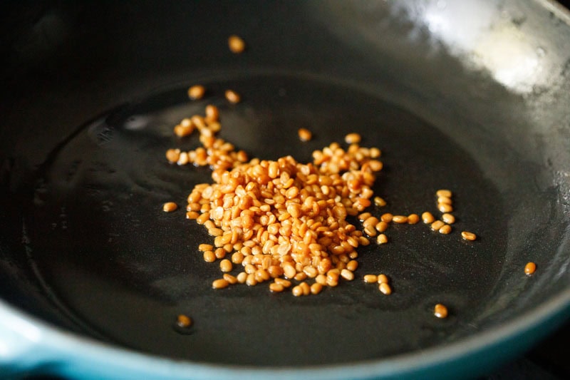 toasted/roasted golden urad dal in skillet.