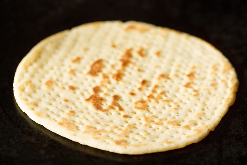 roasted sheermal roti on tawa.